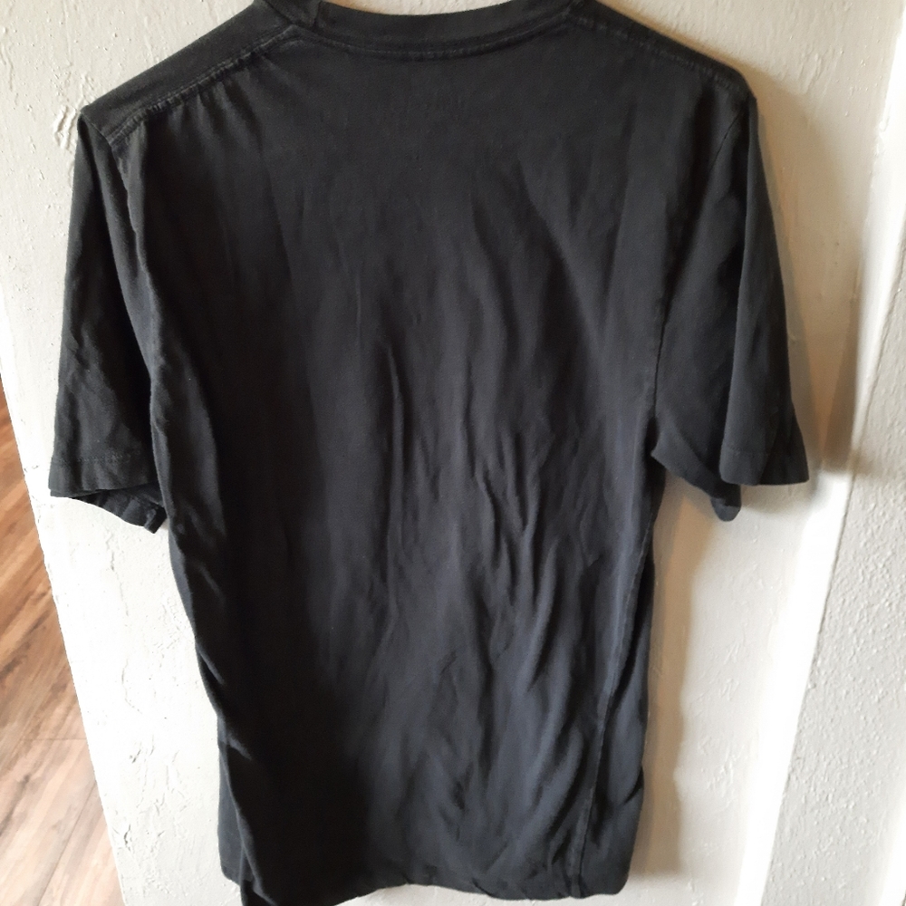 Men's size medium short sleeve American flag shirt. - Picture 2 of 3